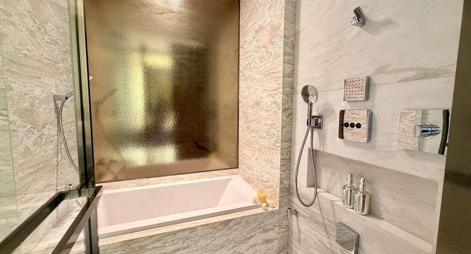 For rent 1 bed condo in Pathum Wan, Bangkok
