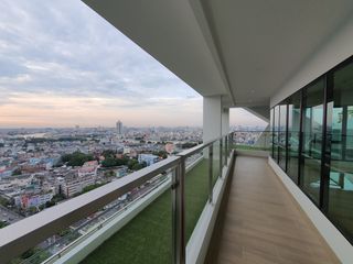 For rent 4 ベッドルーム condo in Khlong San, Bangkok
