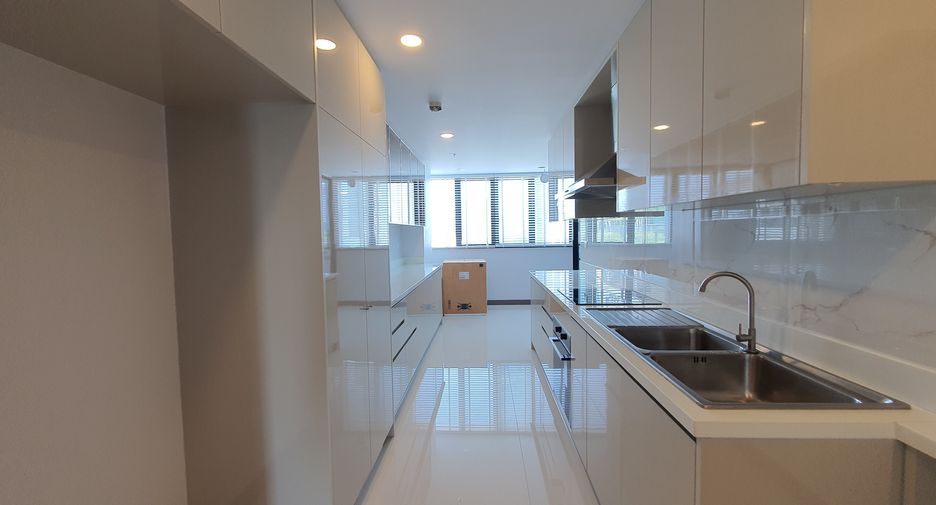 Wohnung zur Miete mit 4 Zimmer in Khlong San, Bangkok