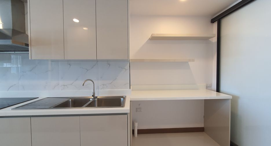 Wohnung zur Miete mit 4 Zimmer in Khlong San, Bangkok