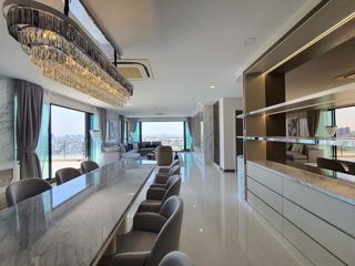 For rent 4 ベッドルーム condo in Khlong San, Bangkok