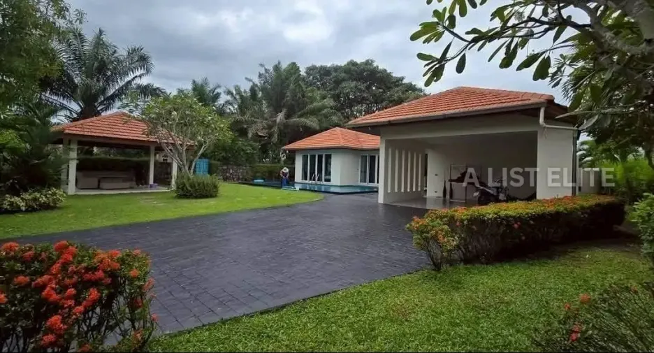 For rent 4 bedrooms house in East Pattaya, Pattaya