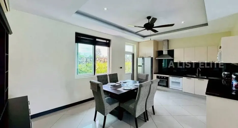For rent 4 bedrooms house in East Pattaya, Pattaya