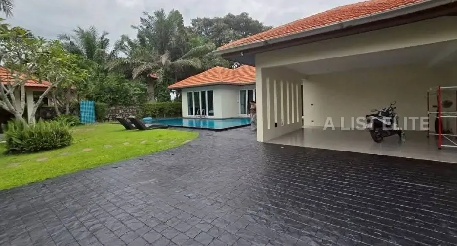 For rent 4 bedrooms house in East Pattaya, Pattaya