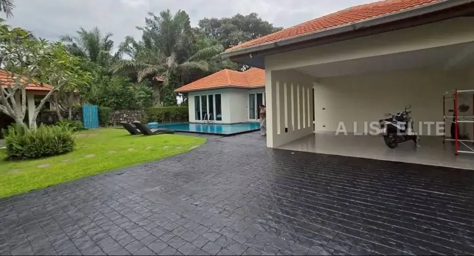 For rent 4 bedrooms house in East Pattaya, Pattaya