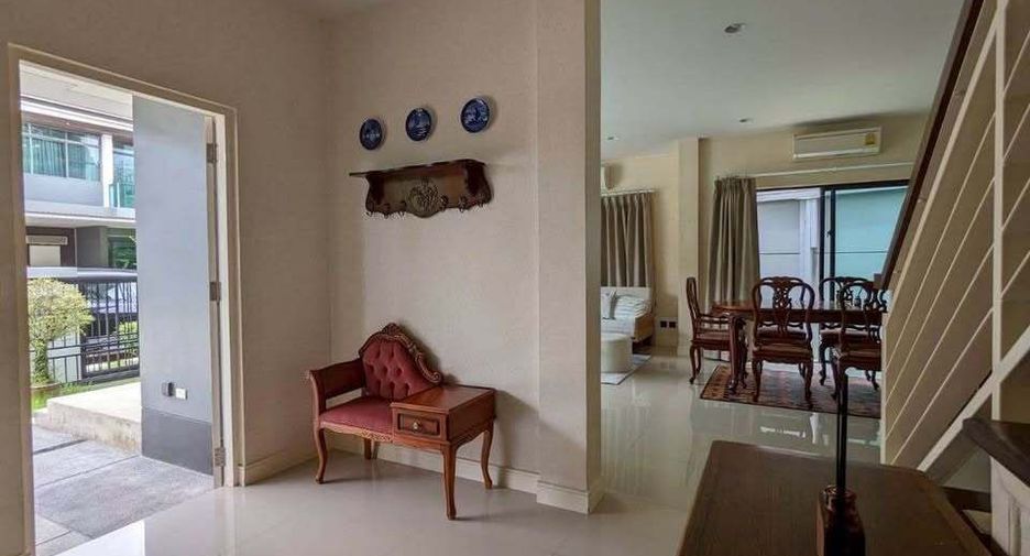 Haus zur Miete mit 4 Zimmer in Bang Kapi, Bangkok