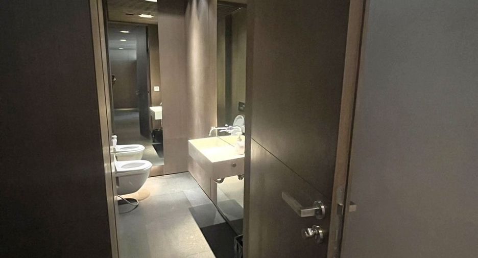 For rent 2 bedrooms condo in Sathon, Bangkok