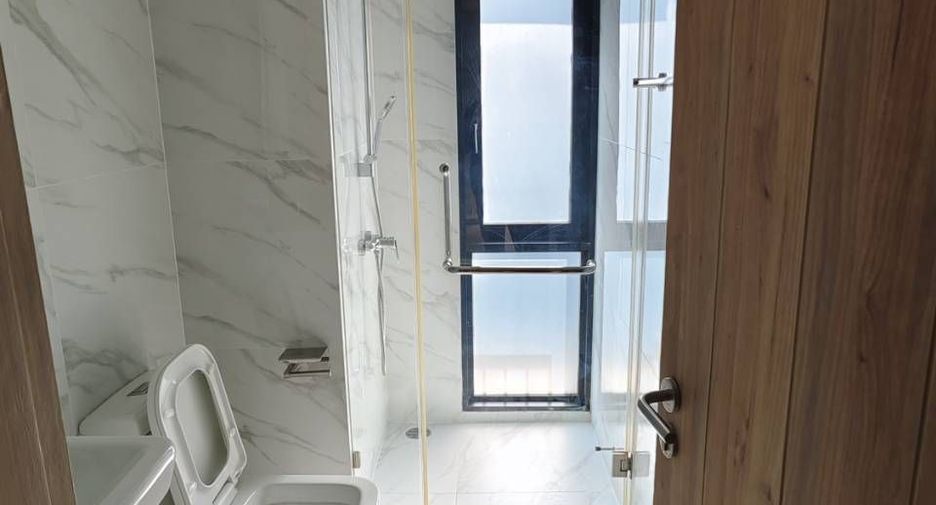 For rent 3 bedrooms condo in Pathum Wan, Bangkok