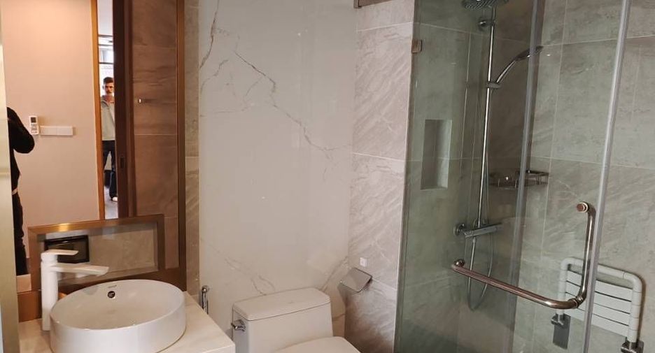 For rent 3 bedrooms condo in Pathum Wan, Bangkok