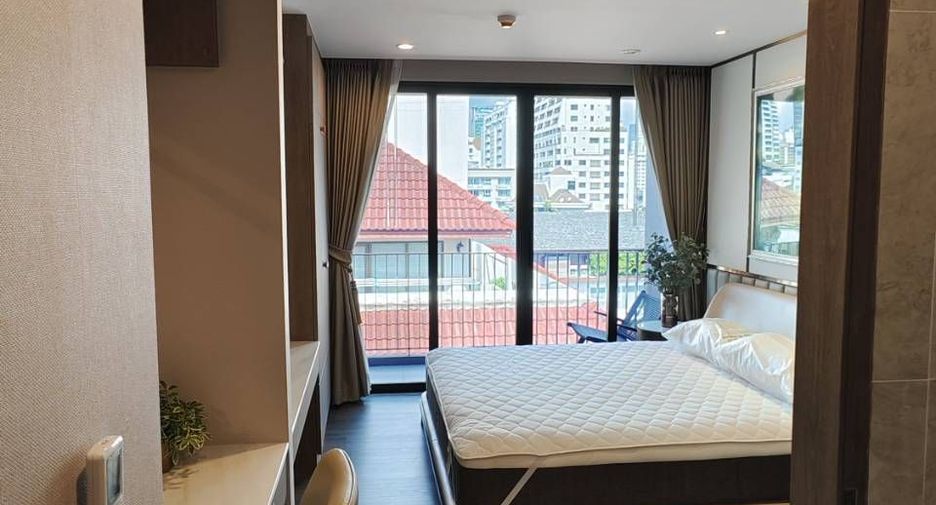 For rent 3 bedrooms condo in Pathum Wan, Bangkok