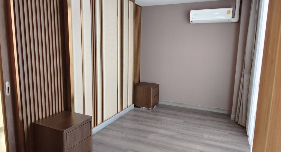 For rent 3 bedrooms condo in Pathum Wan, Bangkok