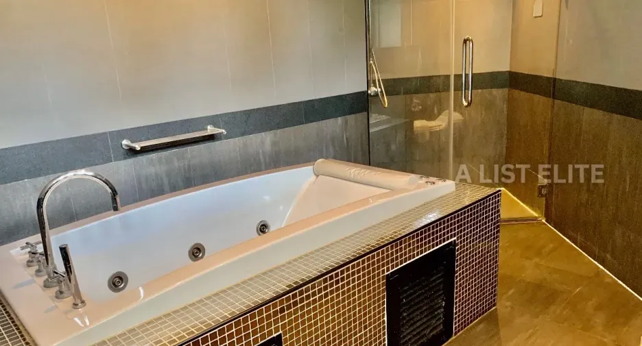 For rent 5 bedrooms house in Bang Lamung, Chonburi
