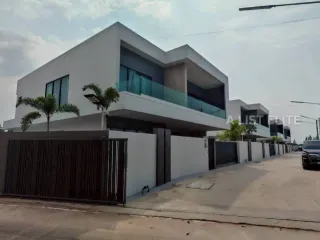 À louer 5 chambres maison à Bang Lamung, Chonburi