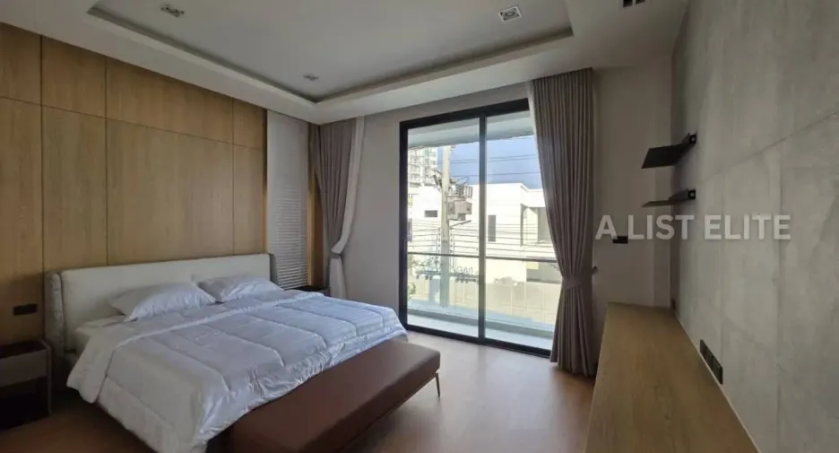 For rent 4 bedrooms house in Bang Lamung, Chonburi