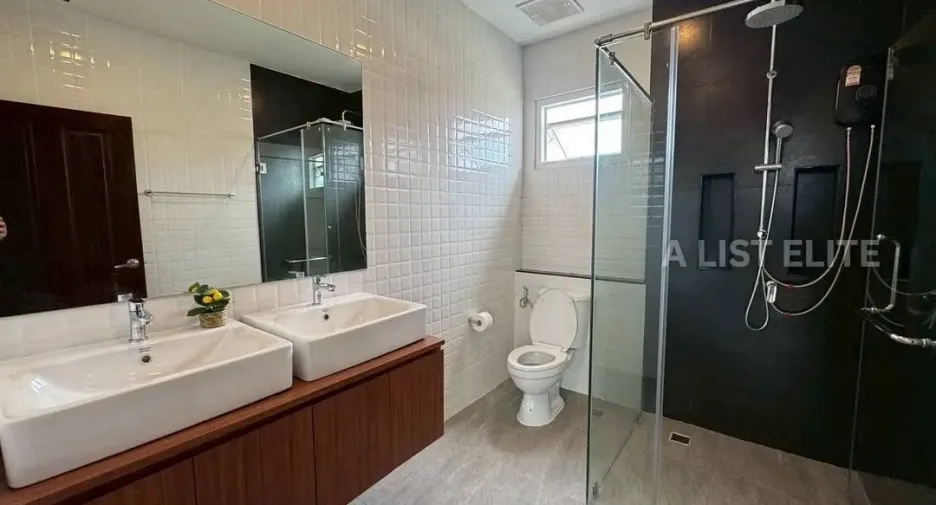 For rent 5 bedrooms house in Bang Lamung, Chonburi