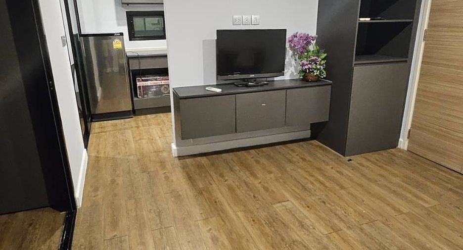 For rent 3 bedrooms townhouse in Khlong Toei, Bangkok