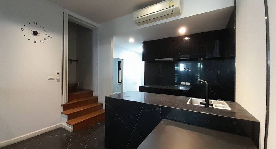For rent 3 bedrooms townhouse in Khlong Toei, Bangkok