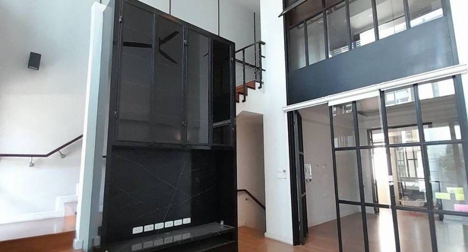 For rent 3 bedrooms townhouse in Khlong Toei, Bangkok