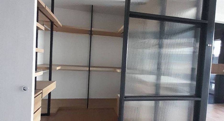 For rent 3 bedrooms townhouse in Khlong Toei, Bangkok