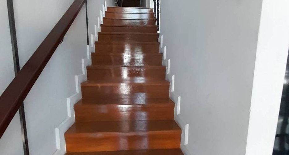 For rent 3 bedrooms townhouse in Khlong Toei, Bangkok