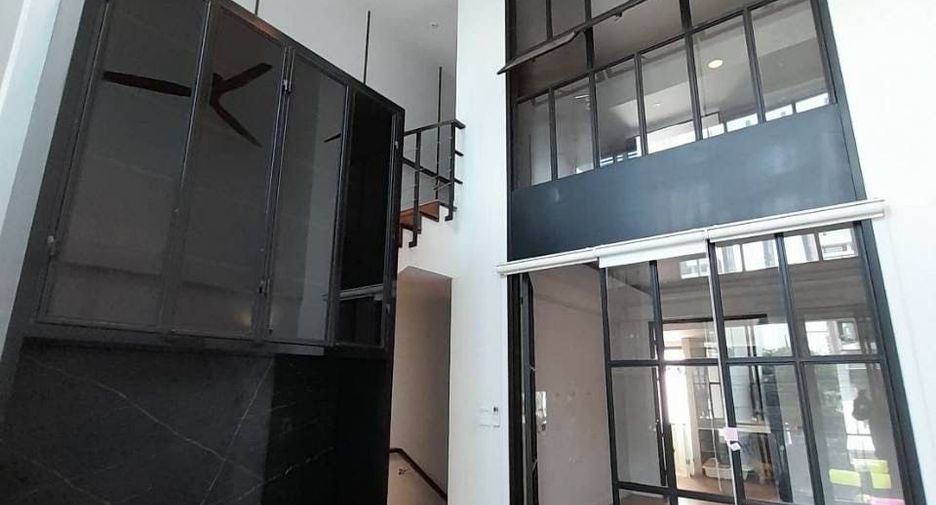 For rent 3 bedrooms townhouse in Khlong Toei, Bangkok