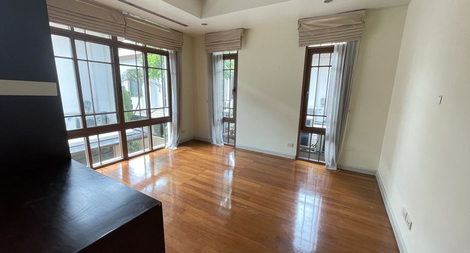 Casa en alquiler de 4 habitaciones en Watthana, Bangkok
