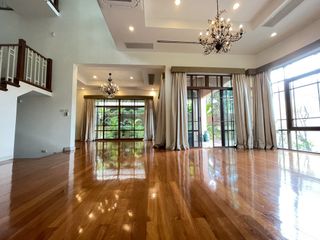 Casa en alquiler de 4 habitaciones en Watthana, Bangkok