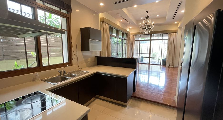 Casa en alquiler de 4 habitaciones en Watthana, Bangkok