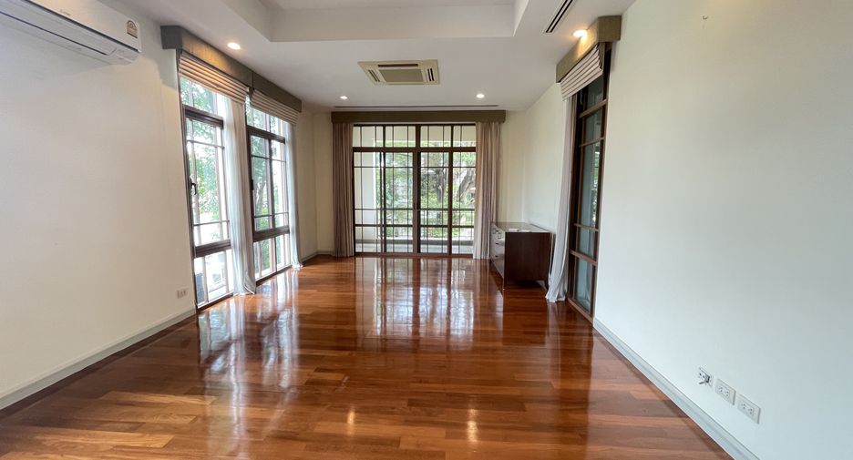 Casa en alquiler de 4 habitaciones en Watthana, Bangkok