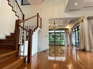 Casa en alquiler de 4 habitaciones en Watthana, Bangkok