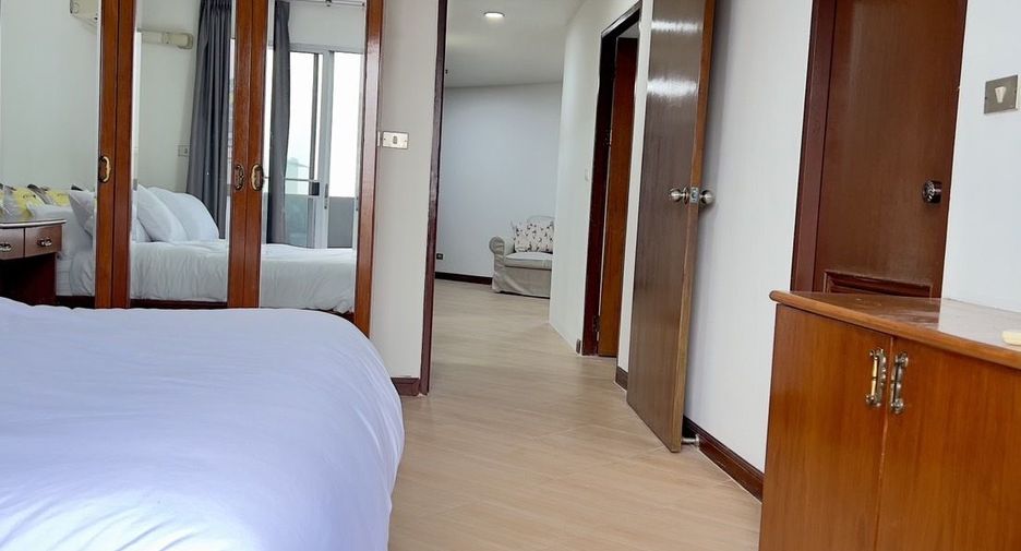 Condo en alquiler de 3 habitaciones en Watthana, Bangkok