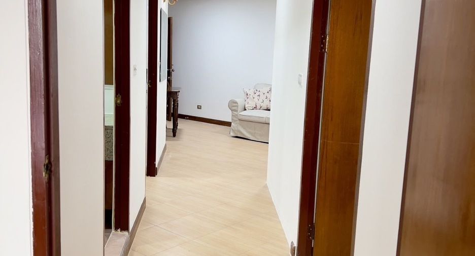 Condo en alquiler de 3 habitaciones en Watthana, Bangkok