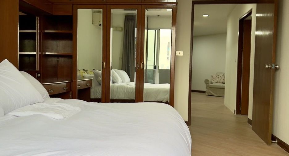 Condo en alquiler de 3 habitaciones en Watthana, Bangkok