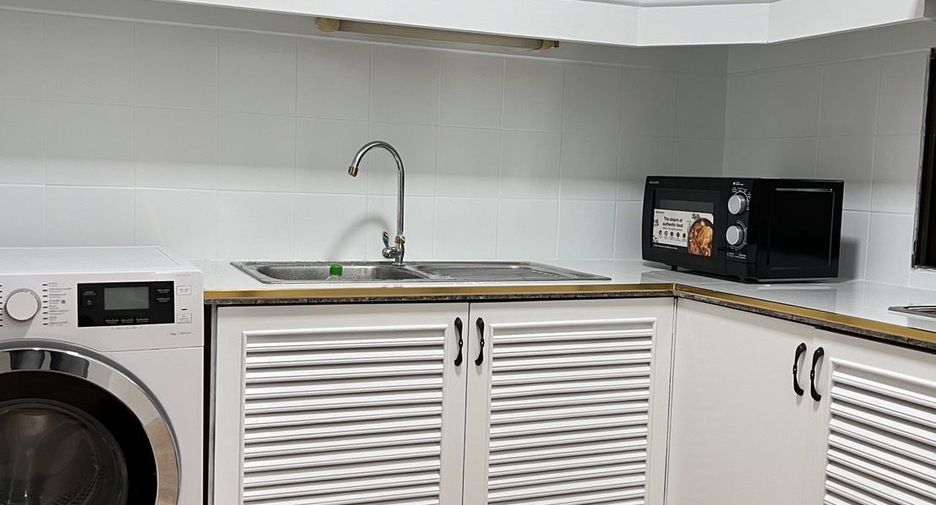 Condo en alquiler de 3 habitaciones en Watthana, Bangkok