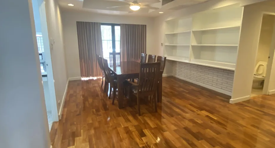 For rent 3 bedrooms apartment in Khlong Toei, Bangkok