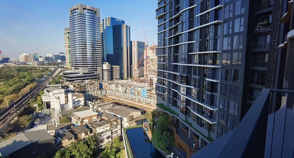 For rent 3 bedrooms condo in Chatuchak, Bangkok
