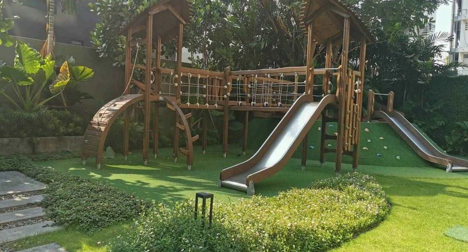 For rent 2 bedrooms condo in Sathon, Bangkok