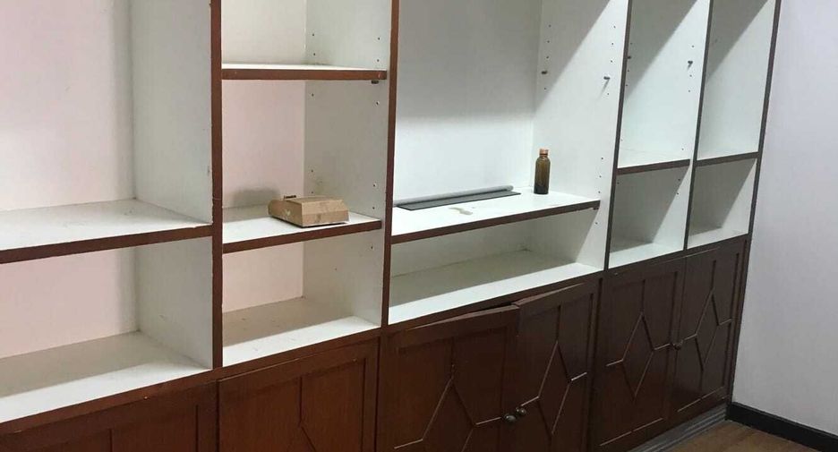 For rent 4 bedrooms townhouse in Din Daeng, Bangkok