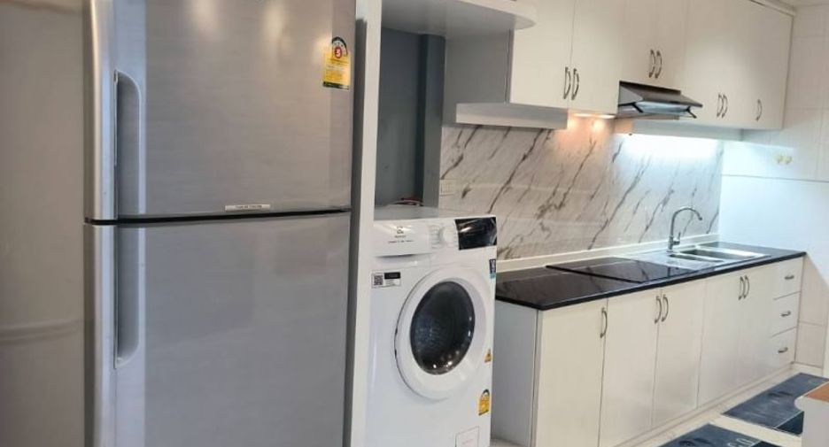 For rent 3 bedrooms condo in Khlong Toei, Bangkok
