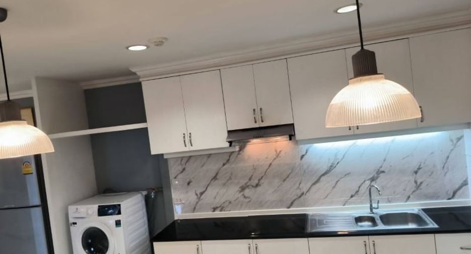 For rent 3 bedrooms condo in Khlong Toei, Bangkok