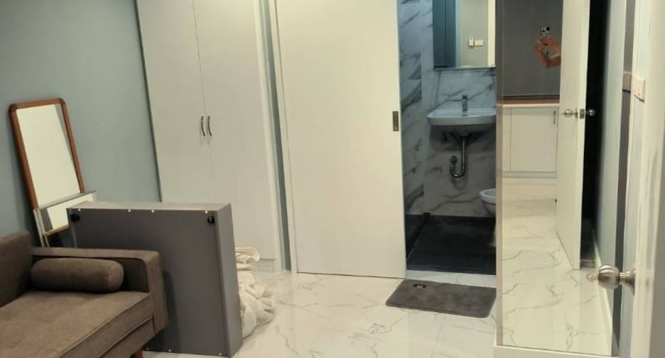 For rent 3 bedrooms condo in Khlong Toei, Bangkok