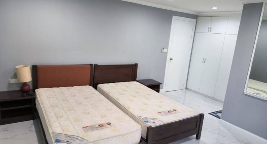 For rent 3 bedrooms condo in Khlong Toei, Bangkok