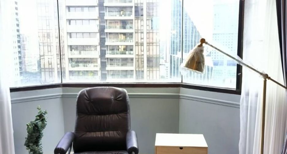 For rent 3 bedrooms condo in Khlong Toei, Bangkok