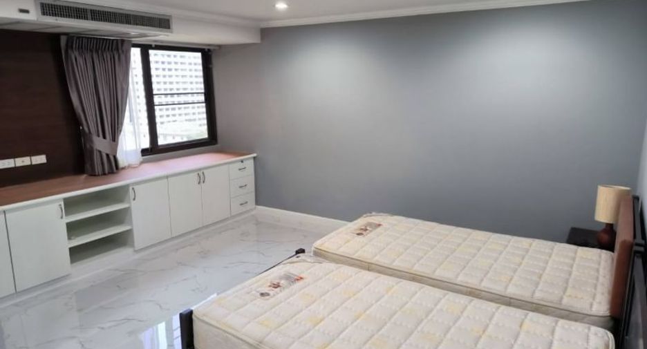 For rent 3 bedrooms condo in Khlong Toei, Bangkok