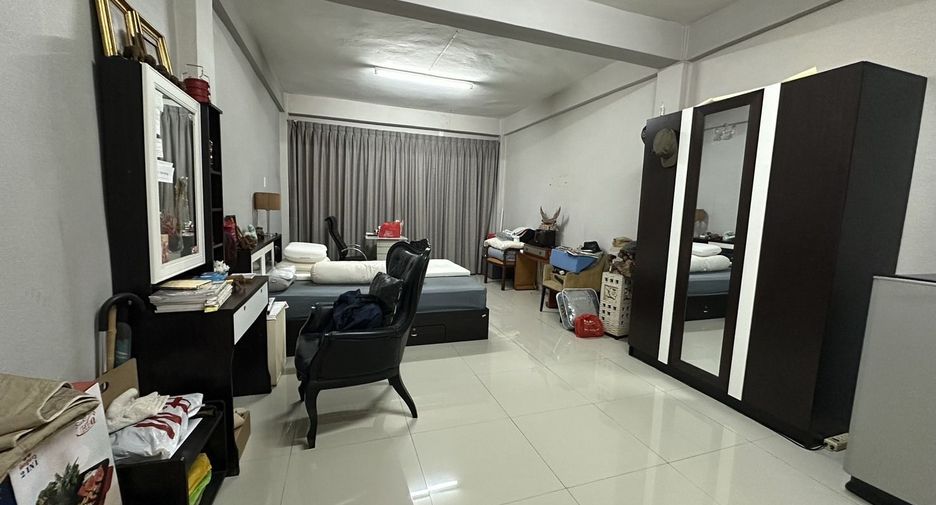 For rent 3 bedrooms retail Space in Bang Na, Bangkok
