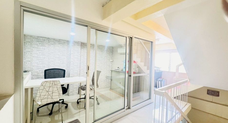 For rent 3 bedrooms retail Space in Bang Na, Bangkok