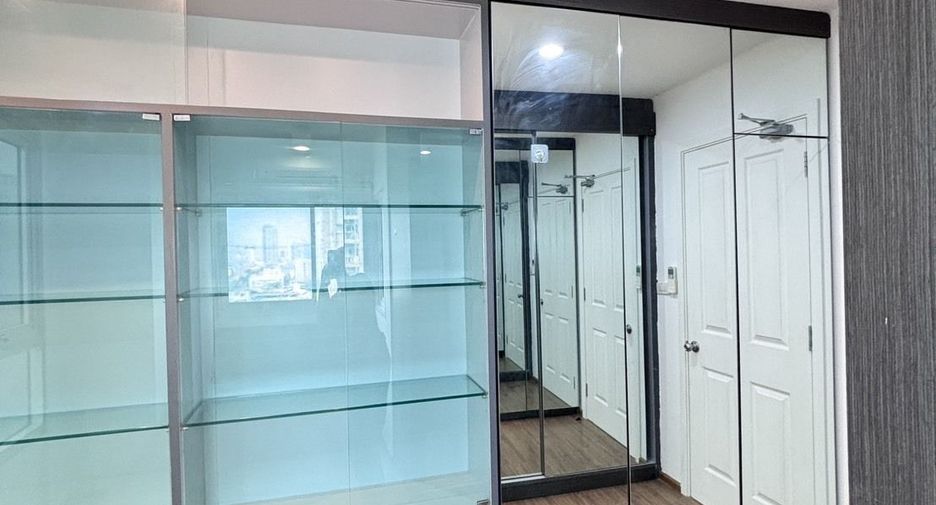 For rent 2 bedrooms condo in Thon Buri, Bangkok