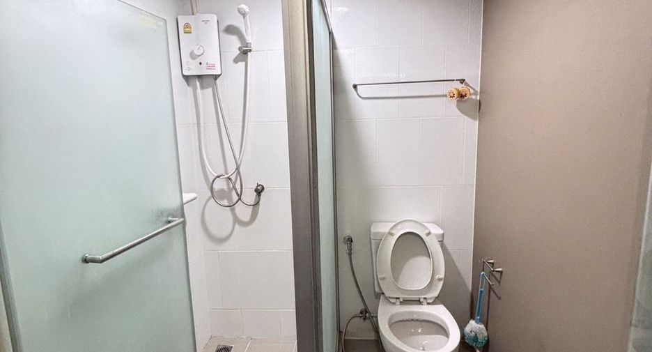 For rent 2 bedrooms condo in Thon Buri, Bangkok