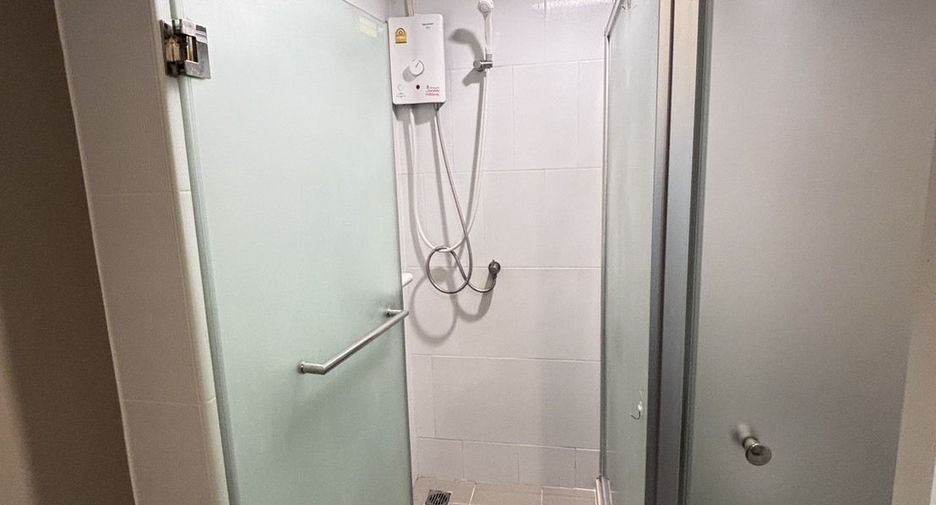 For rent 2 bedrooms condo in Thon Buri, Bangkok