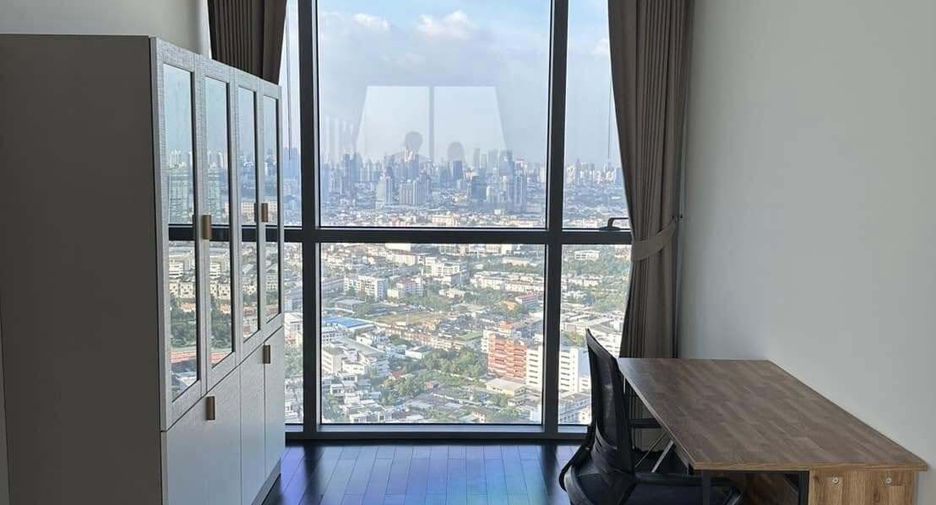 For rent 2 bedrooms condo in Yan Nawa, Bangkok